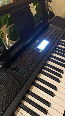 Yamaha Keyboard E383