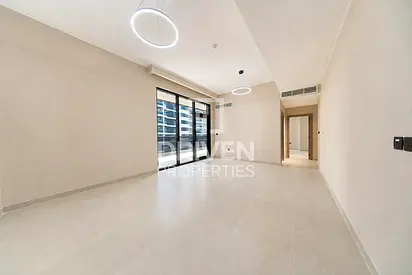 Biggest Layout and Bright with Pool View