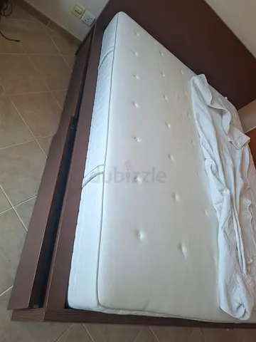 Ikea malm king size bed with matttess
