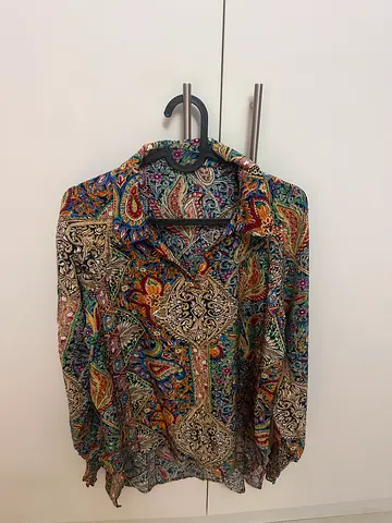 Lightweight womens paisley patterned blouse, size medium