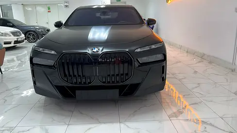 2025 BMW 735i | 2,500 KM | Diamond Package | AGMC Warranty Service | Full Options