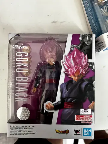 S.H. Figuarts Goku Black Super Saiyan Rosé action figure (bib)