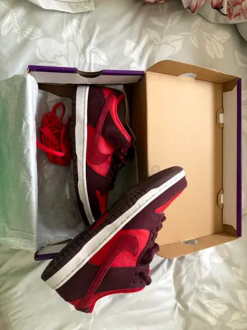 Nike SB Dunk Low “CHERRY”