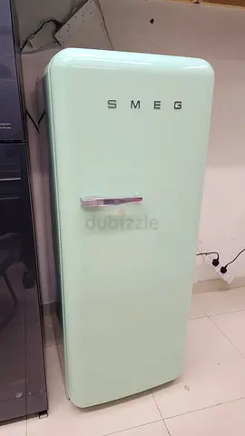 Smeg FAB28 50s Retro Style Aesthetic Top Freezer Refrigerator with 9.92 Cu Total Capacity, Multifl