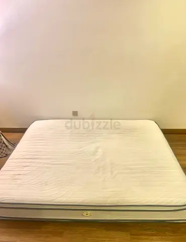 King Size Mattress – Excellent Condition, Barely Used (free of cost)