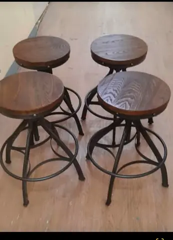 4 Adjustable Stools Luke new Available like new for sale immediately in good price