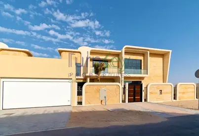 Luxury 6 BR Villa I Pool I Lift I Solar