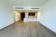 Butterfly layout | Kitchen appliances | Spacious
