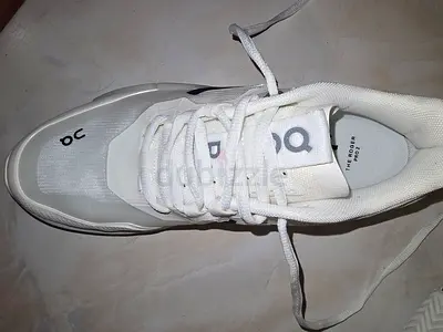 On cloud White Casual Sneakers - Roger Pro 2 Never Used, Excellent Condition 1:1 Master Replica
