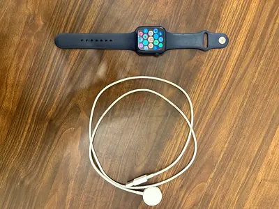 Apple Watch Series 6 - 44mm (with magnetic charger) - working perfectly - With GPS