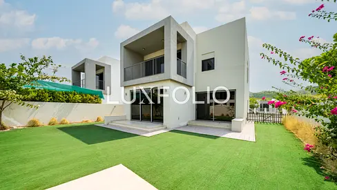 Large Plot | Next to Amenities | Vacant Now