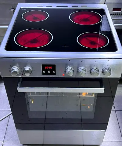 Whirlpool electric ceramic cooker 60x60cm good condition 4 eyes