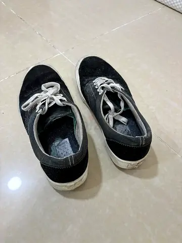 Black Vans shoes