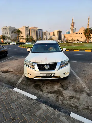 Nissan Pathfinder Midnight Edition 2015 GCC Specs