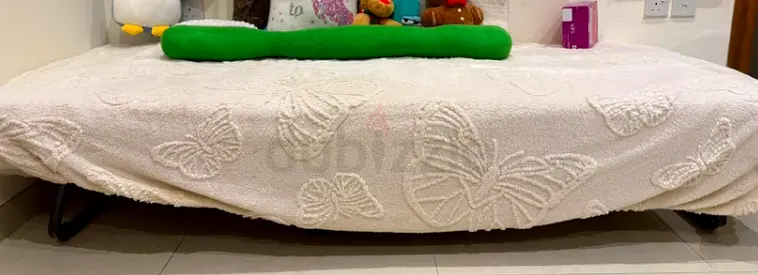 200 AED - Folding Bed