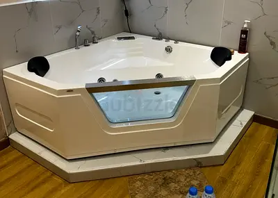 Corner Jacuzzi Bathtub with Dual Headrests and Glass Panel