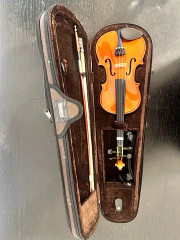 Stentor Violin with Case and Bow, size 1/4