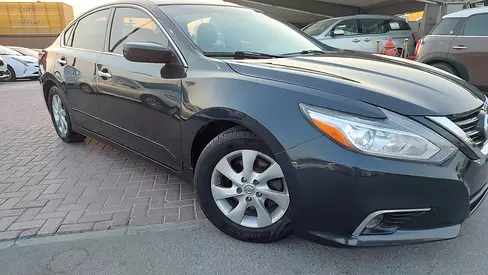 Nissan Altima SV 2016 American Specs - Well Maintained