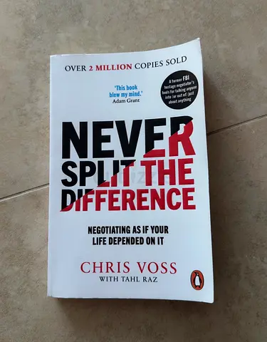 Never split the difference Chris Voss Book