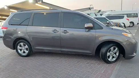 صورة 4 لـ 2011 Toyota SIENNA