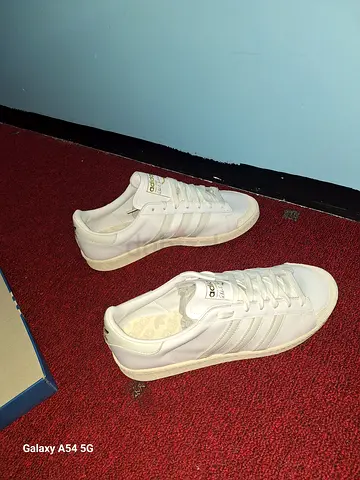 White Adidas casual sneakers -