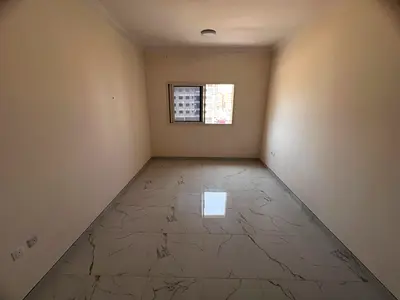 الجرف عجمان غرفة ماستر وصالة أول ساكن وبلكونة وإطلالة مفتوحة وحمامين وتكييف مركزي