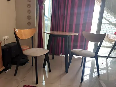 Coffee table with 2 chairs for sale