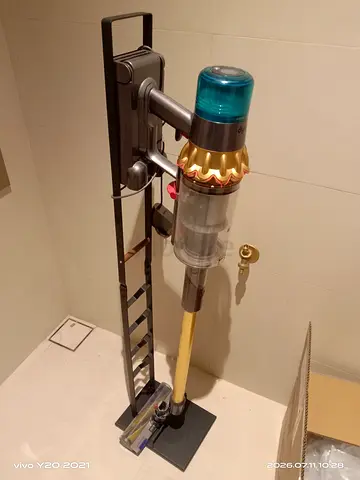 Dyson company v15 vacuum cleaner for sale