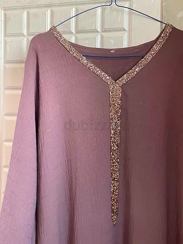 Lightweight mauve kaftan with beaded V-neck detailing - good condition