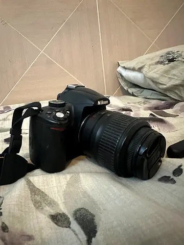 Nikon DSLR  D5000 camera with zoom lens - used