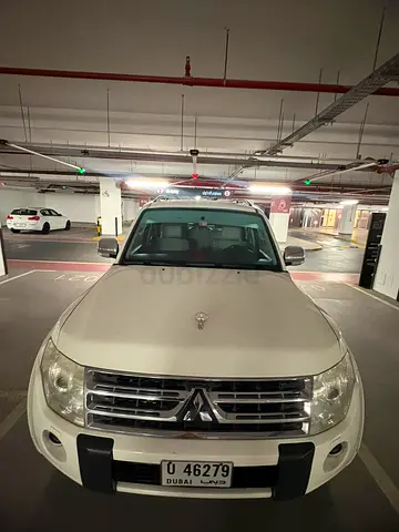 Mitsubishi Pajero 2010 GLS Top Line - Full Option GCC Specs