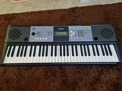 Yamaha PSR E233 Portable electronic piano with base