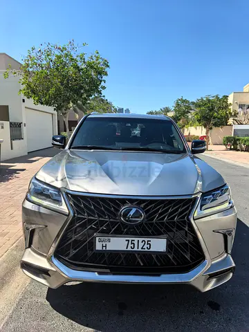 2019 LX570 Signature GCC Agency Maintained No Accident Mint Condition
