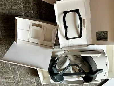 Pico Neo 3 link VR Headset with Original Packaging and controllers good working games movies social