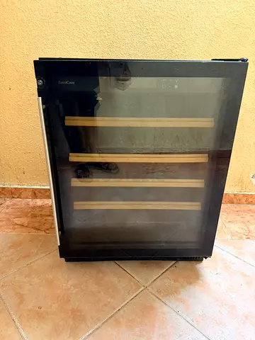 EuroCave wine fridge beverage cooler dual zone temperature