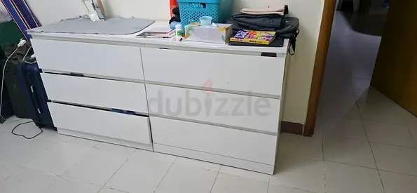 Chest of drawers