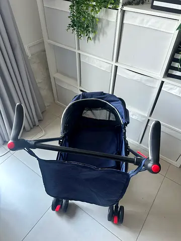 Cat Stroller – Excellent Condition + FREE Cat Essentials
