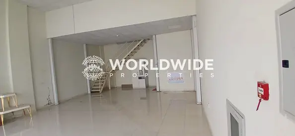 عقار مميز على الطريق الرئيسي، بمساحة 1600 قدم مربع، للإيجار مقابل 70,000 سنوياً.