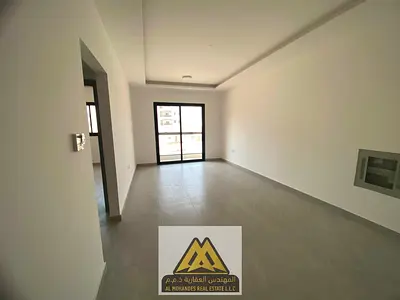 بتصميم عصري، ومساحة مريحة، ونظام دخول ذكي بالكارت، مع قربها من جميع الخدمات وسهولة الوصول إلى شارع الشيخ محمد بن زايد والشارقة ودبي، لتوفر لك ولعائلتك
