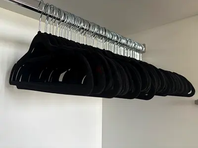 Set of 80 Black Velvet Clothes Hangers - Non-slip
