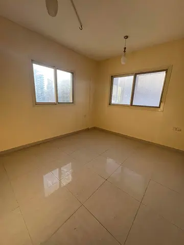 A premium apartment with unpaved parking in Al Musalla area