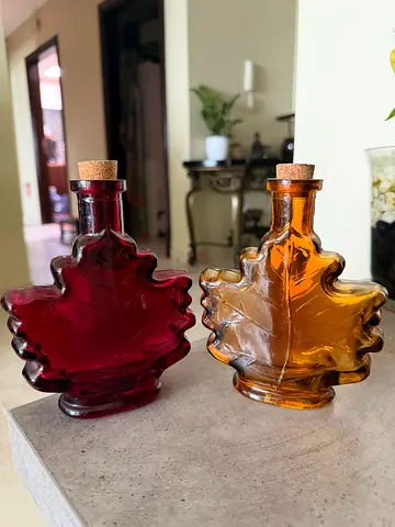 Set of 4 Decorative Glass Bottles (Leaf-Shaped) with Corks (5 DHS for each)