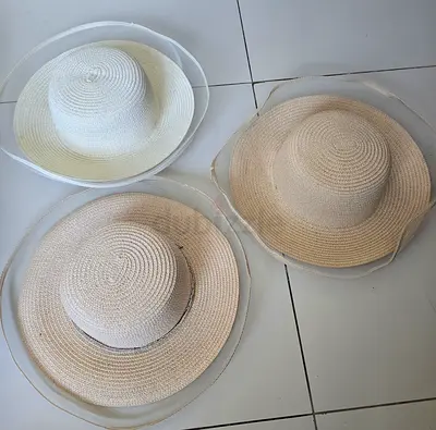 Set of 3 women’s wide-brim straw sun hats — beige and white