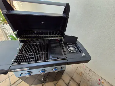 Portable 3-Burner Gas BBQ Grill with Side Shelf