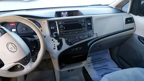 صورة 19 لـ 2011 Toyota SIENNA