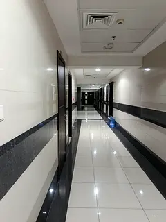 Free parking and elegant finishing. Spacious 1-bedroom apartment with 2 bathrooms and central AC in