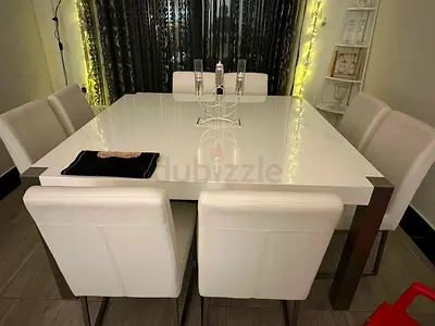 Dinning table for sale