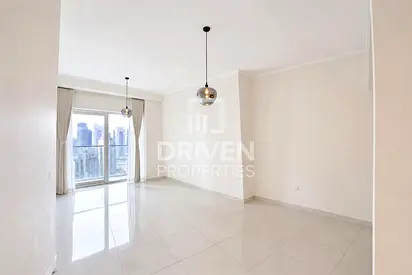 Spacious Layout | Mid Floor | Upgraded and Vacant