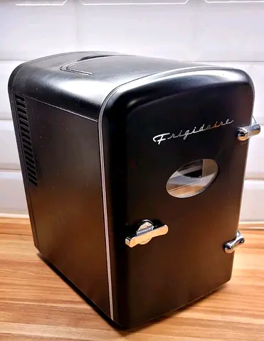 Frigidaire Mini Retro Portable Electric Cooler/Warmer- Black (car )