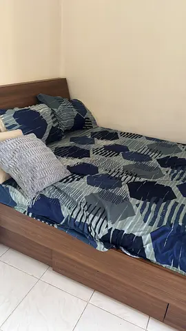 Queen size bed with mattress